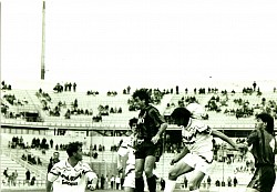 Gigi Prete in azione durante ll derby  Taranto  - Bari - serie B