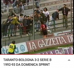 Gigi Prete sotto la curva dopo il gol  realizzato tra Taranto - Bologna serie B 1992/93