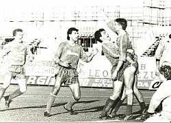 Empoli - calcio - Gigi Prete abbraccia Gianni Cristiani al suo gol. Dietro Antonio Sode e Beniamino Viglola