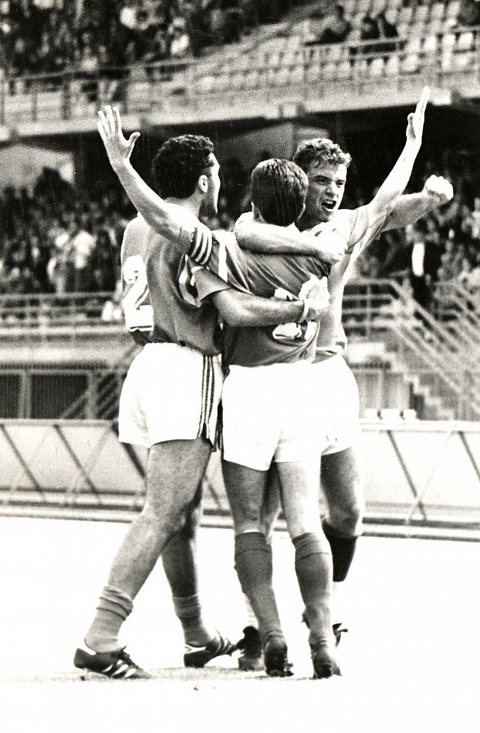 Gigi-Prete Empoli-calcio 1990 - abbraccia Beniamino Vignola