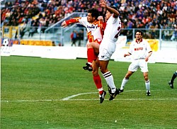 Castel - di - Sangro - calcio - serie - B - Gigi Prete in azione